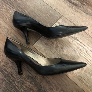 Audrey Brooke black pumps